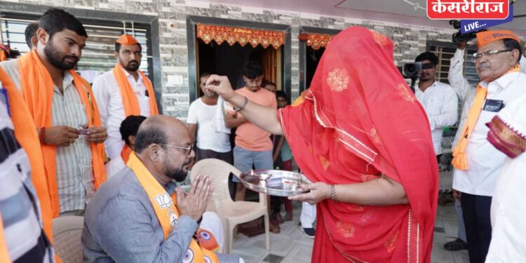 बंजारा गीतांनी मंत्री गुलाबराव पाटील यांचे जनतेने केले स्वागत