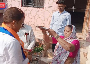 लाडक्या बहिणींनी आ. भोळे यांना ओवाळून विजयासाठी दिल्या सदिच्छा