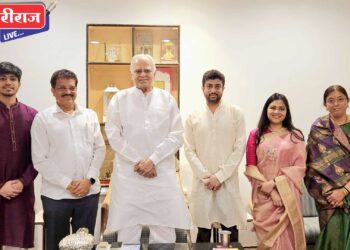 आ. राजूमामा भोळे यांनी सहकुटुंब घेतली माजी मंत्री सुरेशदादांची भेट