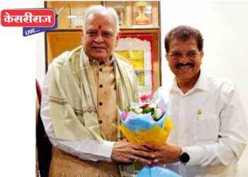 आ. राजूमामा भोळे यांनी सुरेशदादा जैन यांची भेट घेऊन वाढदिवसाच्या दिल्या शुभेच्छा