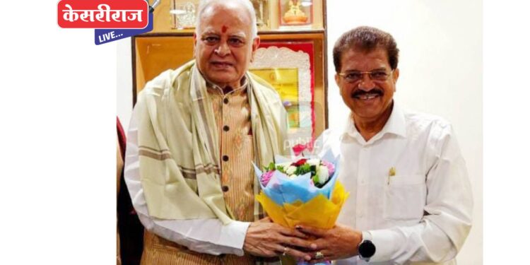 आ. राजूमामा भोळे यांनी सुरेशदादा जैन यांची भेट घेऊन वाढदिवसाच्या दिल्या शुभेच्छा