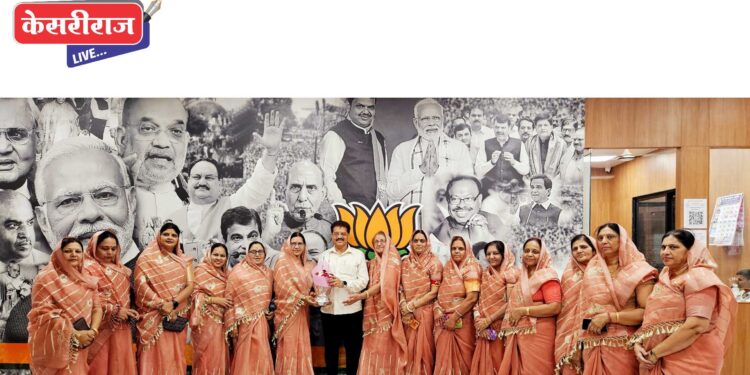 स्वस्तिक भजनी मंडळ परिवारातर्फे आ. राजूमामा भोळे यांना पाठिंबा