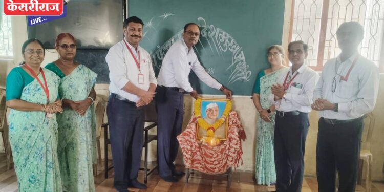 बारी समाज विद्यालयामध्ये डॉ. पंजाबराव देशमुख यांची जयंती साजरी