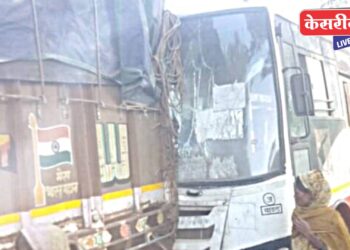 एस. टी. बसचे ब्रेक फेल झाल्याने उभ्या ट्रकला धडकली, कोणालाही दुखापत नाही !