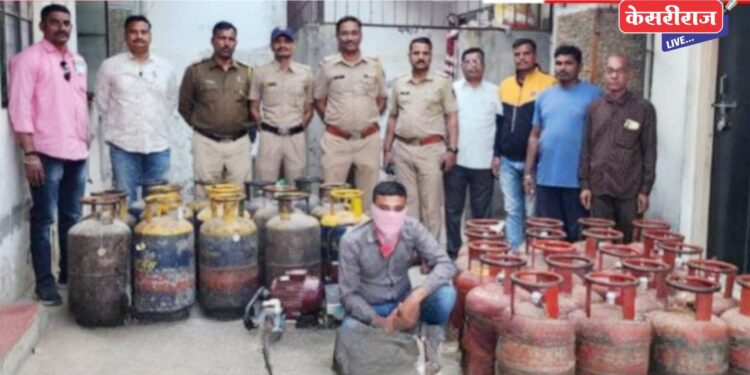 नवीन निरीक्षकांची पाचव्याच दिवशी चुणूक, घरातून जप्त केले ३४ गॅस सिलेंडर !