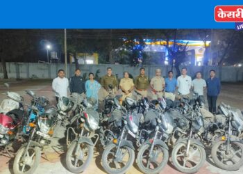 दुचाकी चोरट्यांच्या आवळल्या मुसक्या, ६ जणांना अटक करून चोरीच्या २० दुचाकी प्राप्त