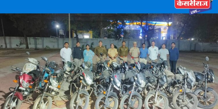 दुचाकी चोरट्यांच्या आवळल्या मुसक्या, ६ जणांना अटक करून चोरीच्या २० दुचाकी प्राप्त
