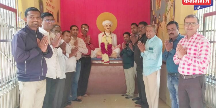 संताजी जगनाडे महाराज यांना समाज बांधवांतर्फे अभिवादन