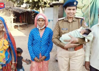धावत्या रेल्वेत प्रसूतीकळा, महिला उपनिरीक्षकासह आरपीएफच्या पथकाने वाचवले
