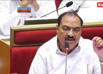 ग्रंथालय कर्मचाऱ्यांचे पगार वाढवा, संविधानाच्या प्रति मोफत वाटाव्या…