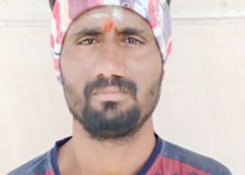 भीषण अपघातात दुचाकी झाडावर आढळल्याने तरुणाचा उपचाराअंती मृत्यू