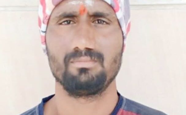 भीषण अपघातात दुचाकी झाडावर आढळल्याने तरुणाचा उपचाराअंती मृत्यू