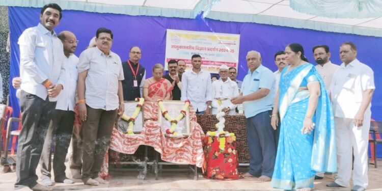 तालुकास्तरीय विज्ञान प्रदर्शनामध्ये विद्यार्थ्यांचा उत्स्फूर्त सहभाग