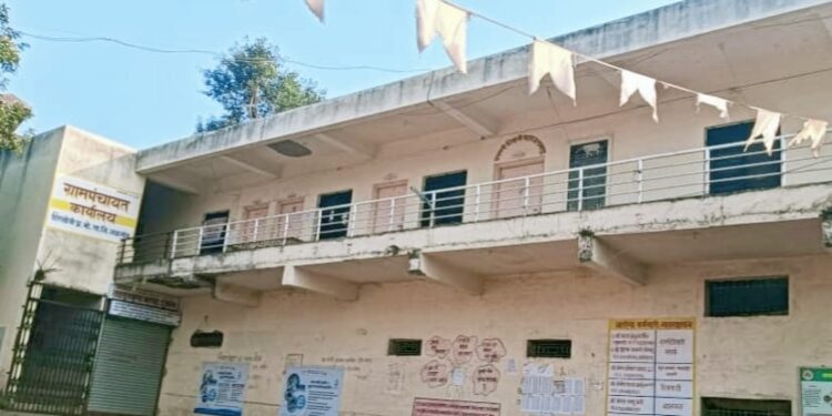 बनावट कागदपत्रांद्वारे मिळविले सरपंचपद, शिरसोलीच्या उषा पवार अपात्र !