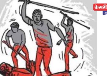 लोखंडी  फावड्याने मारहाण केल्याने तरुण गंभीर जखमी