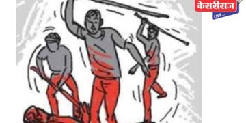 लोखंडी फावड्याने मारहाण केल्याने तरुण गंभीर जखमी