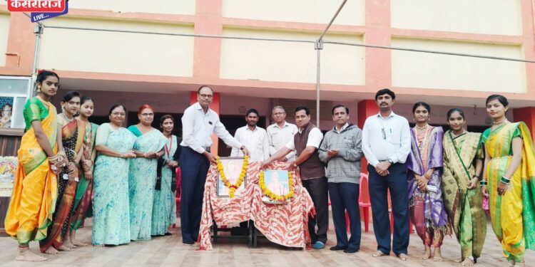 शिरसोलीच्या बारी समाज माध्यमिक विद्यालयात राजमाता जिजाऊ, स्वामी विवेकानंदांची जयंती उत्साहात