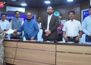 बेघरांच्या स्वप्नातील अमृत महाआवास योजना यशस्वी करा : गुलाबराव पाटील