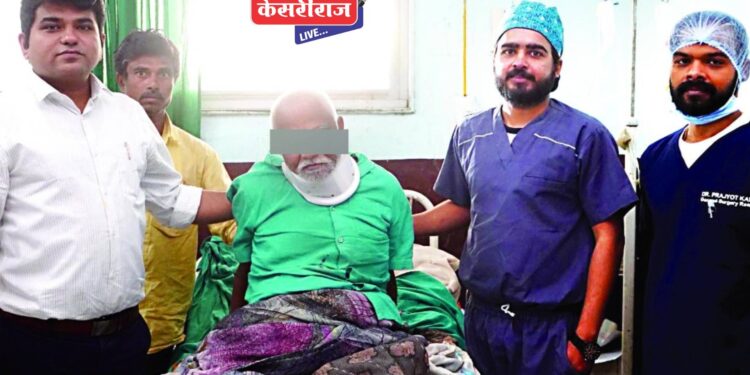आयुष्याचा बेरंग होण्यापूर्वीच वृध्द पेंटरवर यशस्वी शस्त्रक्रिया