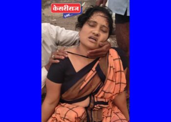 मुलांना नातेवाईकांकडे सोडले अन् महिलेने पुलावरून घेतली उडी, सुदैवाने बचावली !