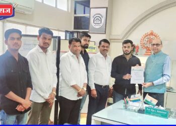 विद्यापीठाचे कुलसचिव विनोद पाटील यांना निलंबित करून पदभार काढावा