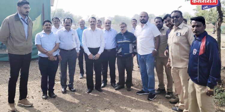 महावितरणच्या वावडदा उपकेंद्र येथे संयुक्त व्यवस्थापकीय संचालकांची भेट