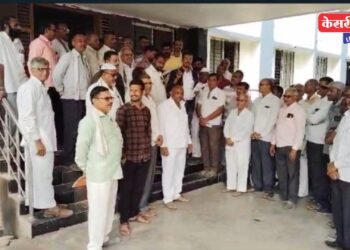 शेतरस्त्यासाठी चाललेला संघर्ष थांबावा : यावलच्या तहसीलदारांना साकडे