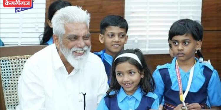 वीर गुर्जर क्रिकेट लीगच्या लोगोचे प्रतापराव पाटील यांच्या हस्ते अनावरण