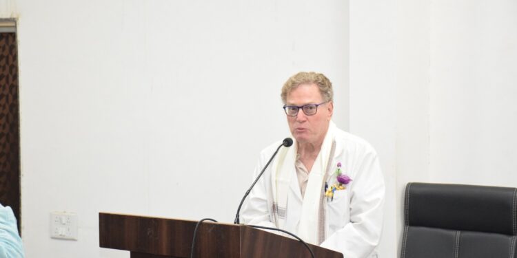 रुग्णसेवेसाठी वैद्यकीय पथकाने कार्यरत राहिले पाहिजे : डॉ. लॅरी विंस्टेन