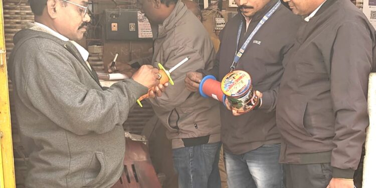 जळगाव शहरात नायलॉन मांजा विक्रेत्यांवर कारवाई