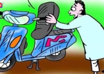 दुचाकीस्वार नमाज पठणाला, चोरटयांनी दुचाकीच्या डिक्कीतून लाख रुपये पळविले !