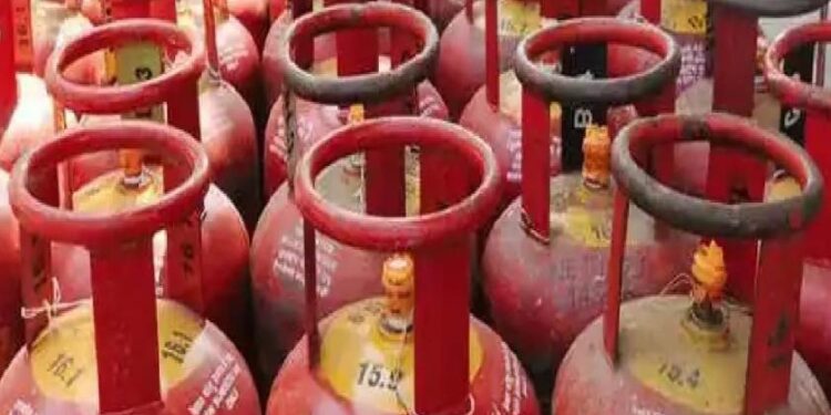 वाघळी येथे गॅस सिलिंडरसह ३१ हजारांचे साहित्य जप्त