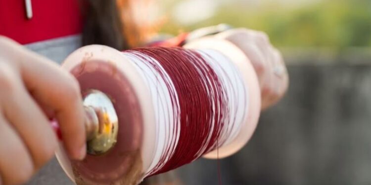 दुसऱ्या मजल्यावरून पडल्याने पतंग उडवतांना चिमुकला गंभीर जखमी