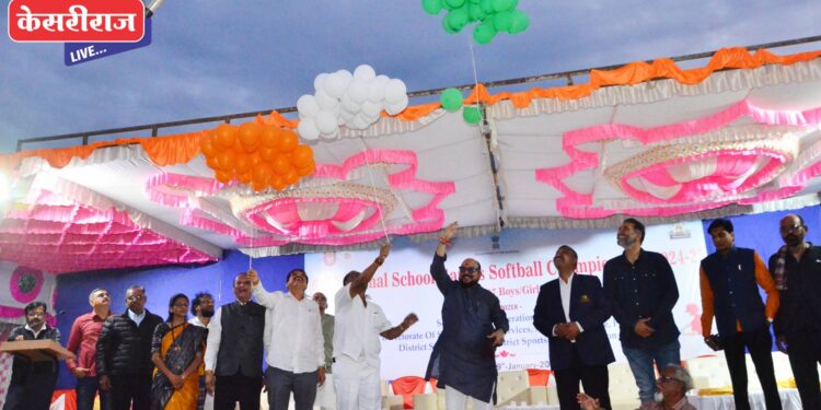 खेळ विद्यार्थ्यांना सामूहिकतेची भावना, अनुशासनाचे महत्त्व पटवून देतात : मंत्री पाटील