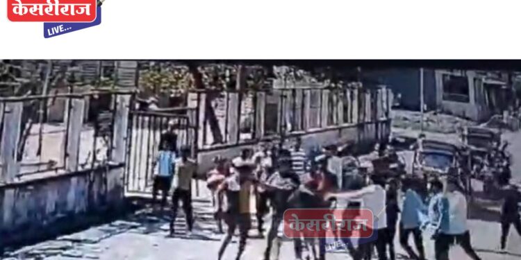 जुन्या वादातून भरचाैकात तरुणाला टोळक्याची बेदम मारहाण