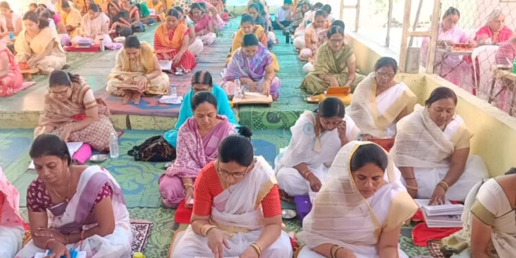 श्री गजानन महाराज बहुउद्देशिय संस्थेतर्फे सामूहिक पारायणाला सुरुवात