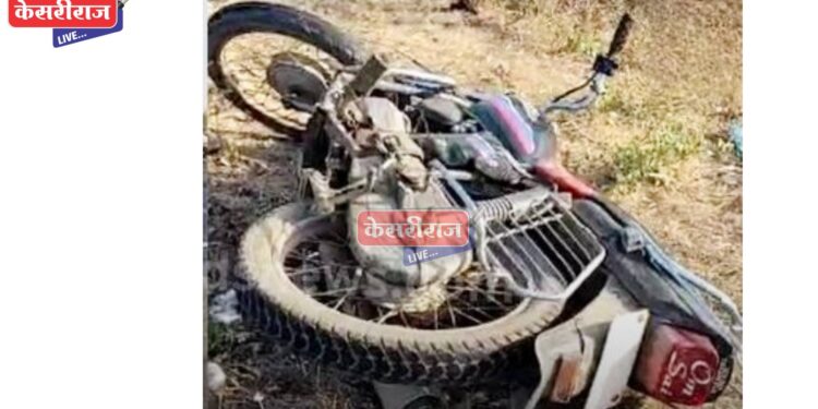 दुचाकींची समोरासमोर भीषण धडक : पत्नी ठार, पती-मुलगी जखमी