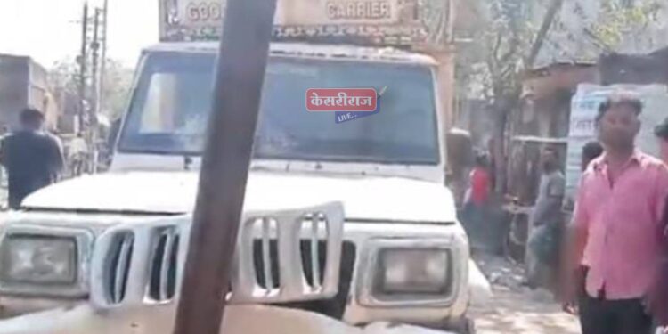 मालवाहू वाहनाचे नियंत्रण सुटल्याने थेट टपरीला धडकली, २ जखमी