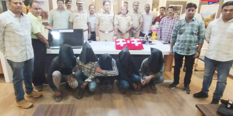 मिशन घरफोडी मोहीम : ८ घरफोड्या उघड करून ५ जणांच्या आवळल्या मुसक्या !