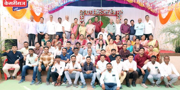  हिंगोणा प्रभात विद्यालय शाळेचे माजी विद्यार्थी २१ वर्षांनी एकत्र