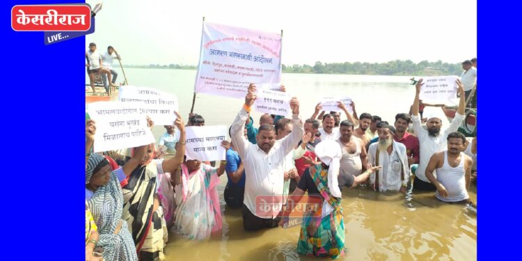 ऐनपूर पुर्नवसन संघर्ष समितीचे जलसमाधी आदोलन यशस्वी