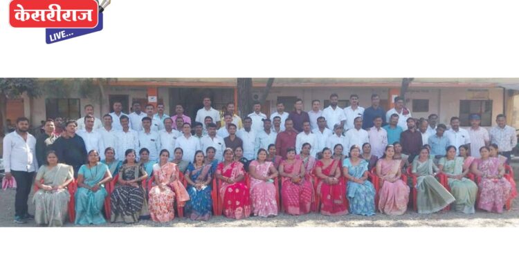 शिरसोलीच्या बारी विद्यालयात माजी विद्यार्थ्यांचे स्नेहसंमेलन