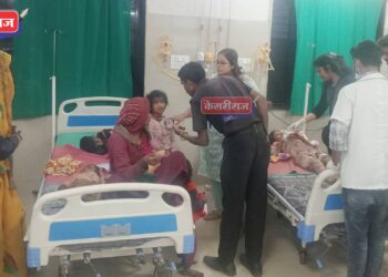 हरभरा कापणीसाठी जाणाऱ्या मजुरांची व्हॅन पलटी, १८ जण जखमी