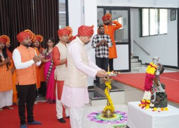 भजन संध्येत भाविकभक्त झाले दंग