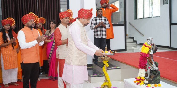 भजन संध्येत भाविकभक्त झाले दंग