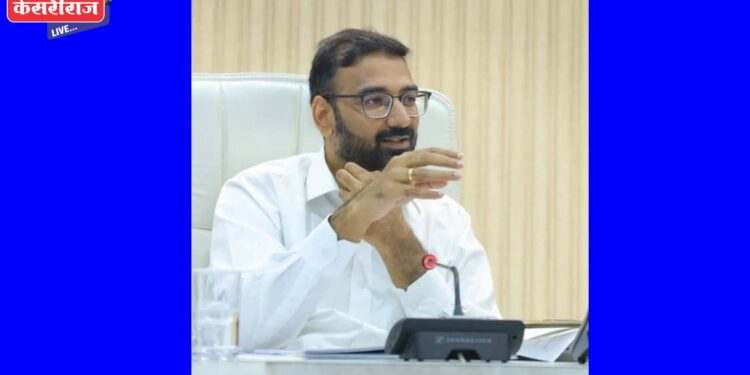 दमदार कार्यकर्तृत्व, प्रशासकीय दप्तररक्षक : जिल्हाधिकाऱ्यांना निरोप द्यायला लागली रांग