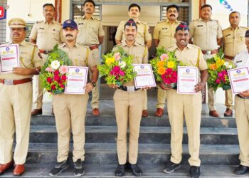 सचोटीने केले कर्तव्य : ‘एम्प्लॉई ऑफ द मंथ’ पोलीस कर्मचाऱ्यांचा जाहिर सत्कार