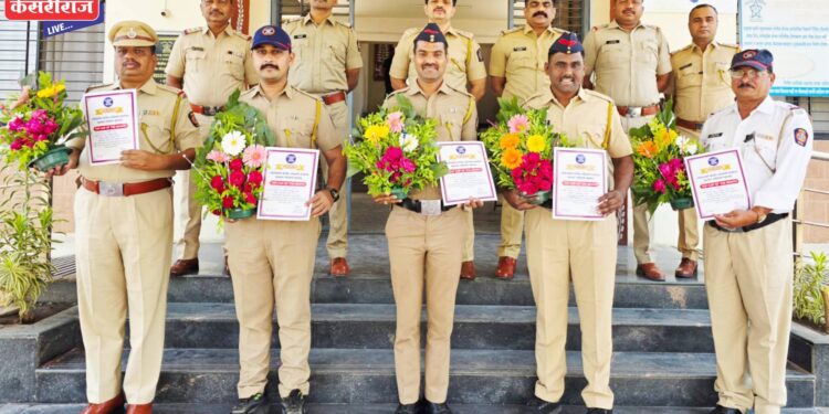 सचोटीने केले कर्तव्य : ‘एम्प्लॉई ऑफ द मंथ’ पोलीस कर्मचाऱ्यांचा जाहिर सत्कार