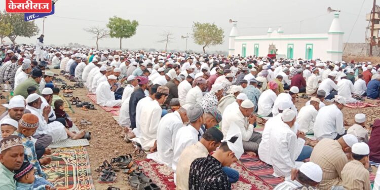 सुख, शांतीसाठी परमेश्वराकडे प्रार्थना, सर्वधर्मीय बांधवानी दिल्या शुभेच्छा !