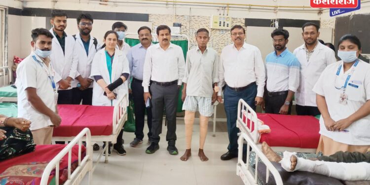 दोन्ही गुडघे प्रत्यारोपणाची शस्त्रक्रिया करून ६५ वर्षीय वृद्धाला मिळाला दिलासा